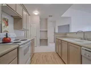 Photo #3: 23169397 Listing