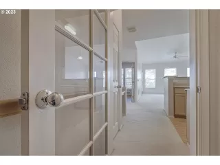 Photo #4: 23169397 Listing