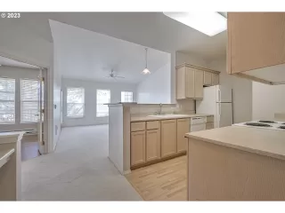 Photo #6: 23169397 Listing