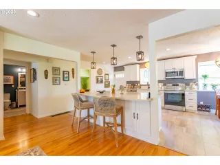 Photo #2: 23169469 Listing 