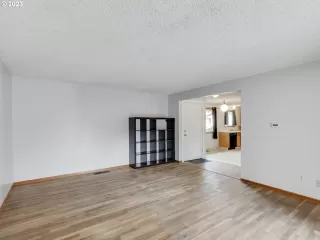 Photo #5: 23170046 Listing 