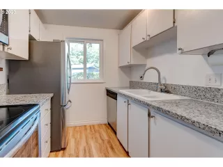 Photo #4: 23171188 Listing