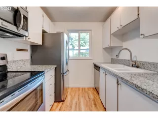 Photo #5: 23171188 Listing