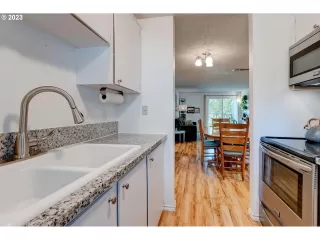 Photo #6: 23171188 Listing