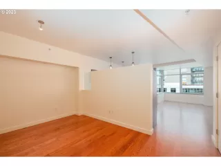 Photo #3: 23171551 Listing