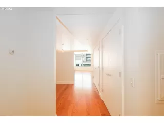 Photo #4: 23171551 Listing