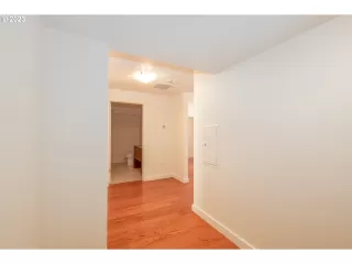 Photo #6: 23171551 Listing