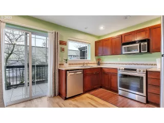 Photo #3: 23171985 Listing