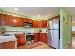 Photo #4: 23171985 Listing