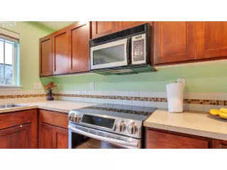 Photo #5: 23171985 Listing