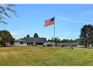 Photo #3: 23172077 Listing