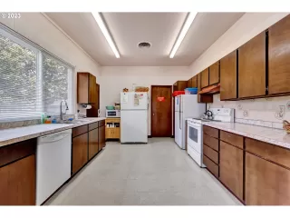 Photo #6: 23172077 Listing