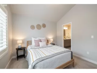 Photo #4: 23173063 Listing