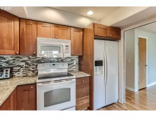 Photo #2: 23173488 Listing