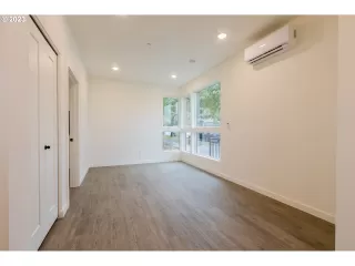 Photo #2: 23175029 Listing