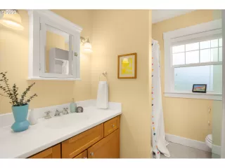 Photo #4: 23175172 Listing