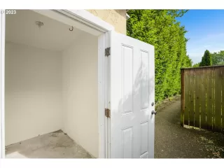 Photo #6: 23175172 Listing