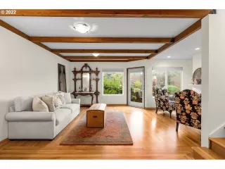 Photo #4: 23176029 Listing