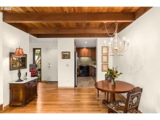 Photo #6: 23176029 Listing