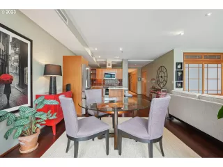 Photo #4: 23176528 Listing 