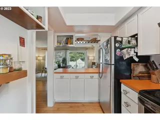 Photo #5: 23177026 Listing