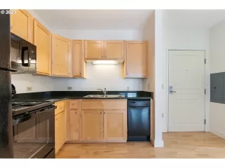 Photo #3: 23177538 Listing