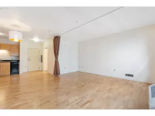 Photo #5: 23177538 Listing