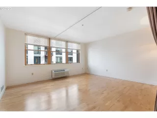 Photo #6: 23177538 Listing