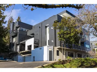 Photo #2: 23178706 Listing