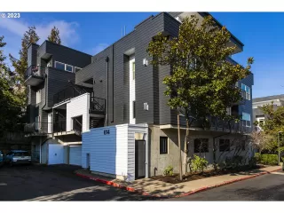 Photo #3: 23178706 Listing