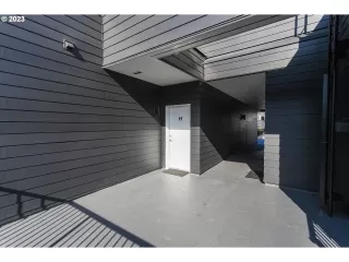 Photo #4: 23178706 Listing