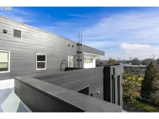 Photo #5: 23178706 Listing