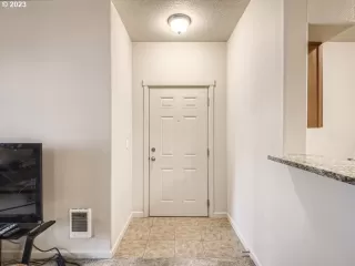 Photo #2: 23179352 Listing