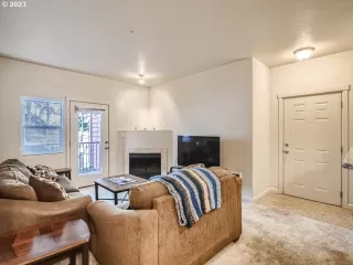 Photo #3: 23179352 Listing