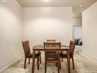 Photo #4: 23179352 Listing