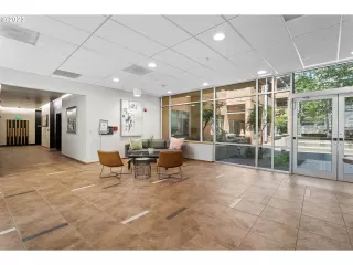 Photo #3: 23179433 Listing