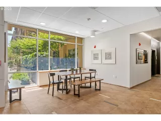 Photo #4: 23179433 Listing