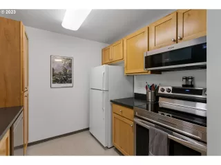 Photo #6: 23179433 Listing