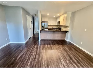 Photo #3: 23179617 Listing