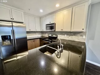 Photo #4: 23179617 Listing