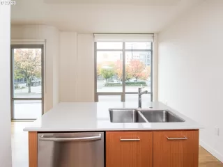Photo #4: 23180420 Listing