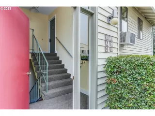 Photo #2: 23180639 Listing