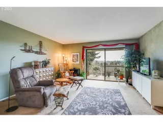 Photo #4: 23180639 Listing