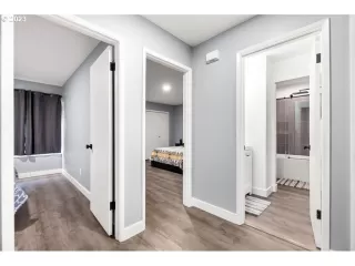 Photo #2: 23181376 Listing