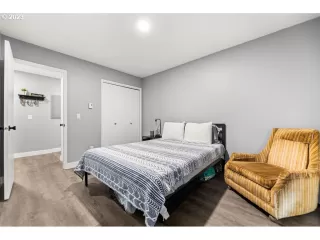 Photo #4: 23181376 Listing