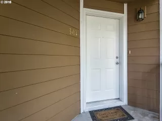 Photo #3: 23182763 Listing