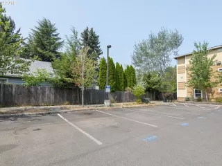 Photo #4: 23182763 Listing