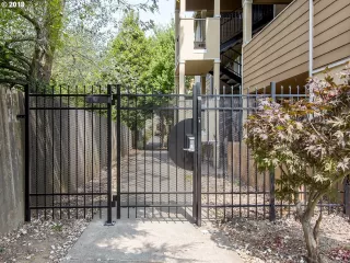 Photo #5: 23182763 Listing