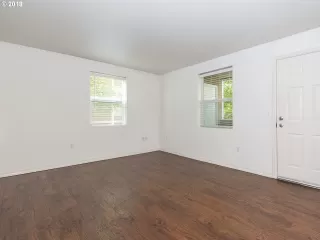 Photo #6: 23182763 Listing