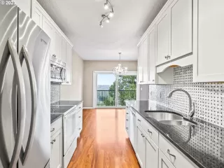 Photo #1: 23184068 Listing